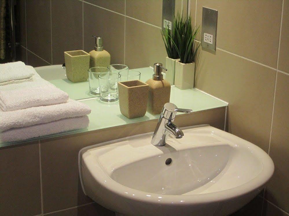 Woodlock Apartments Лийдс Екстериор снимка