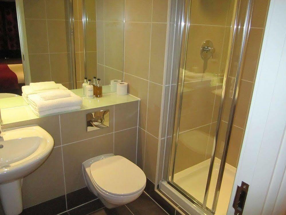 Woodlock Apartments Лийдс Екстериор снимка
